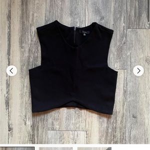 Aritzia | Talula | Black | Crop top Hidden Back